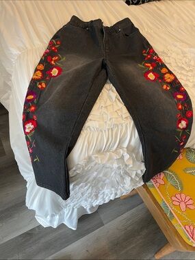 Black Jeans with Embroidery